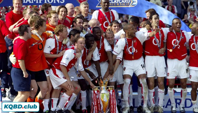 Kỷ lục bất bại vĩ đại mang tên mùa giải Invincibles